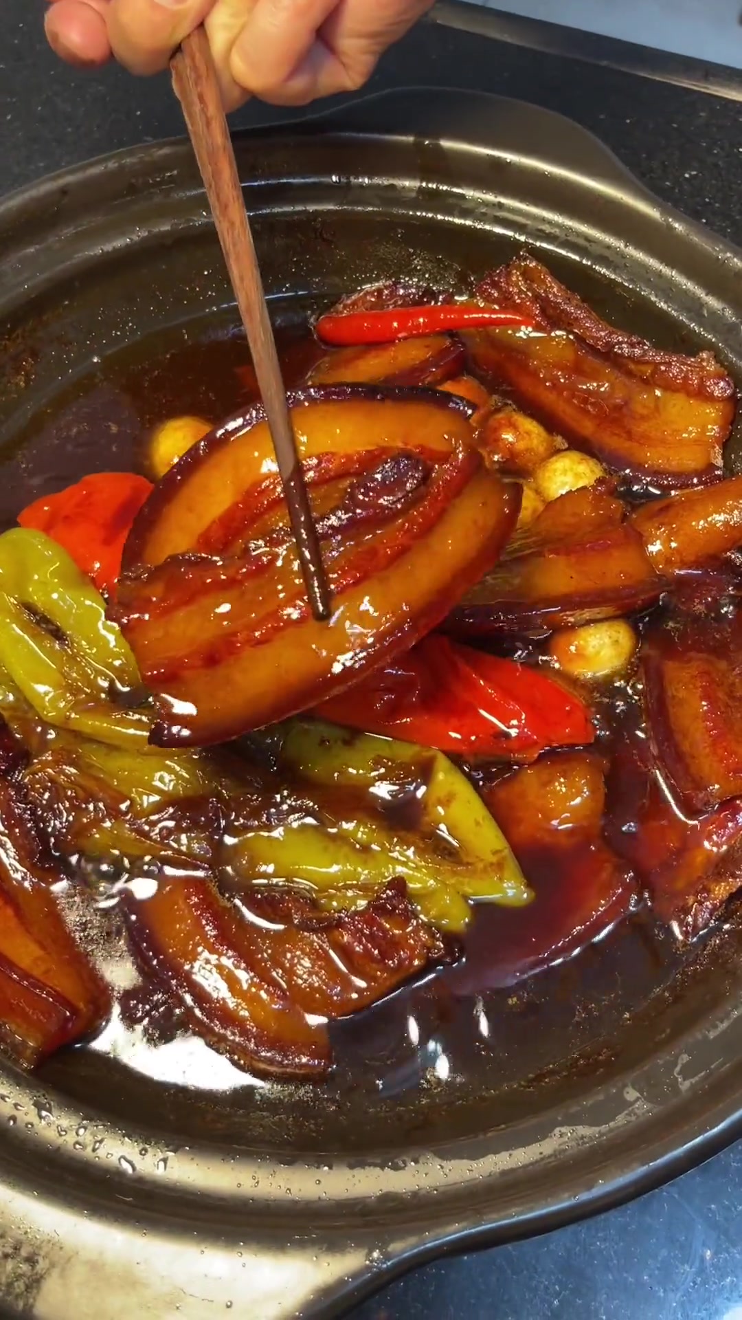 软糯不腻家烧方肉,青椒鸡蛋入味,酱汁拌饭超赞!