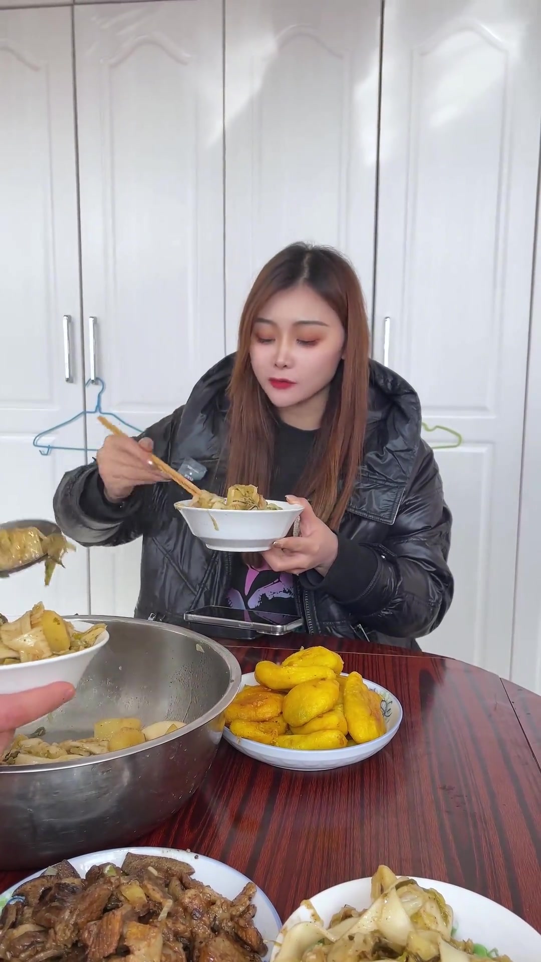 内蒙已冷,该吃热乎乎的杀猪菜啦!