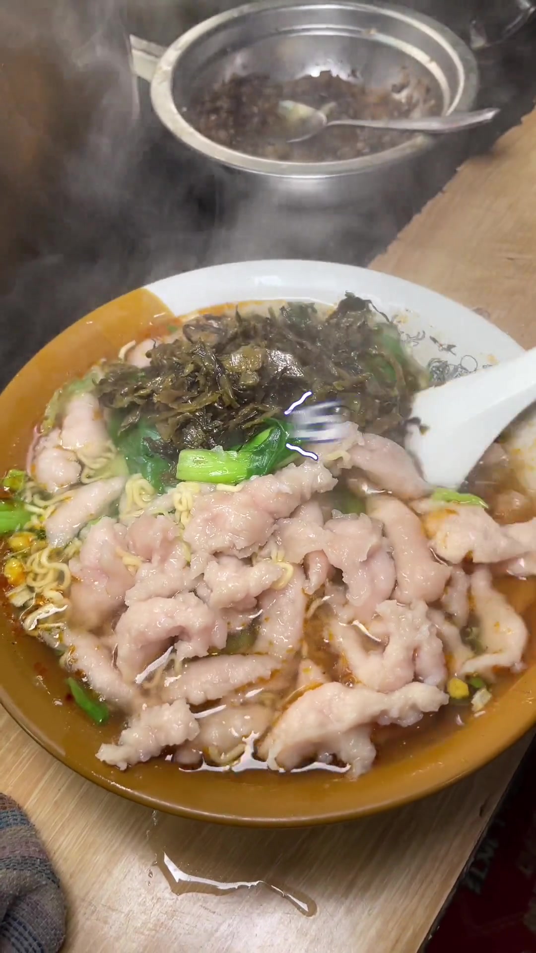 有什么能比一碗肉片方便面更好吃呢?