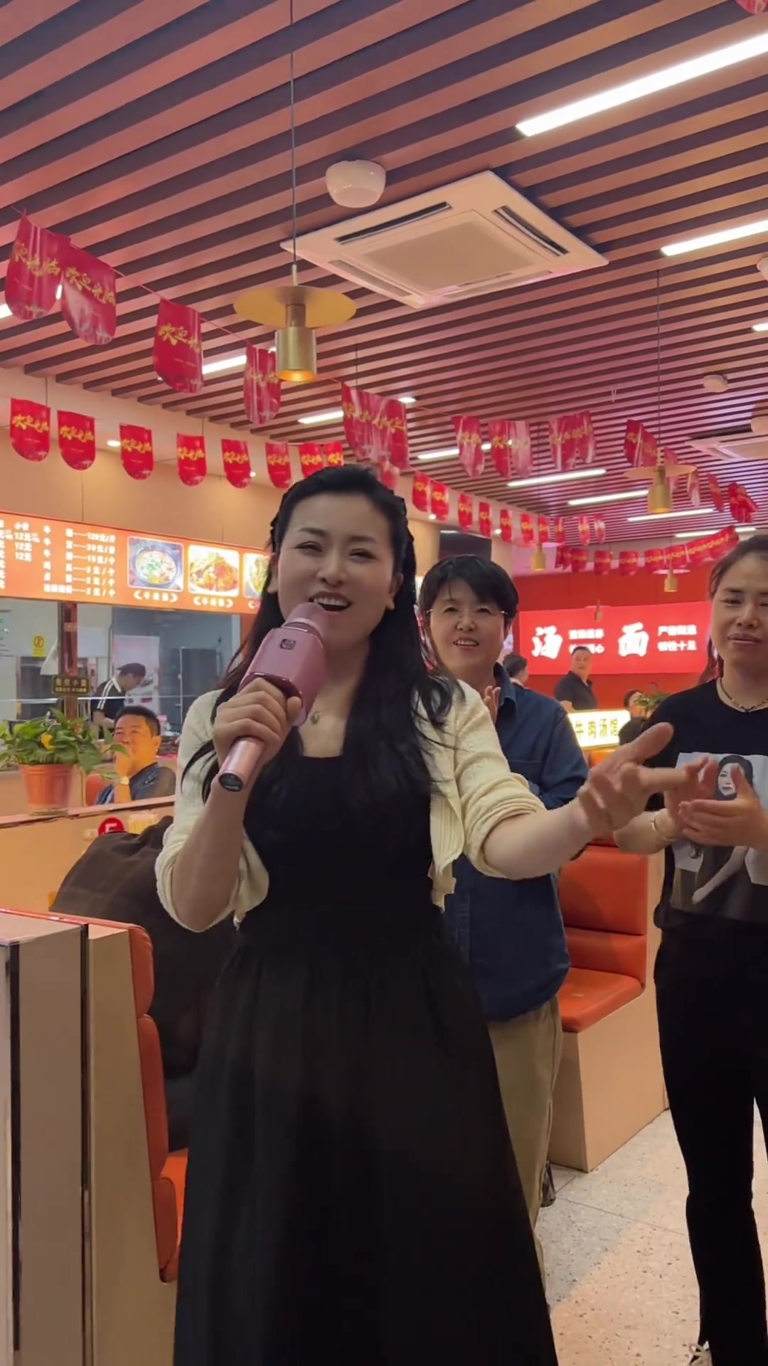 在老地方等待,李莉牛肉汤馆的美味时光