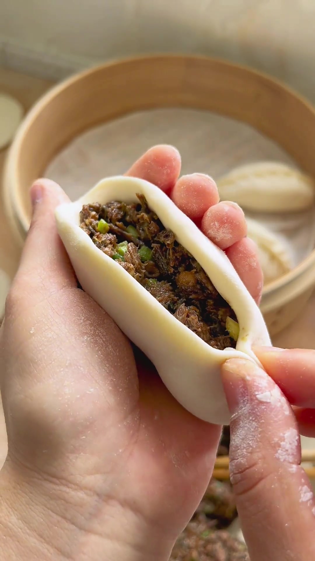 最简单的包子包法,麦穗包子与柳叶包技巧