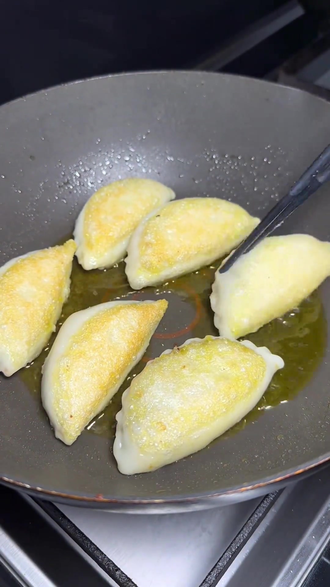 今天做了儿子爱吃的菜粿,皮薄馅多表皮糯叽叽的口感真的特别好吃