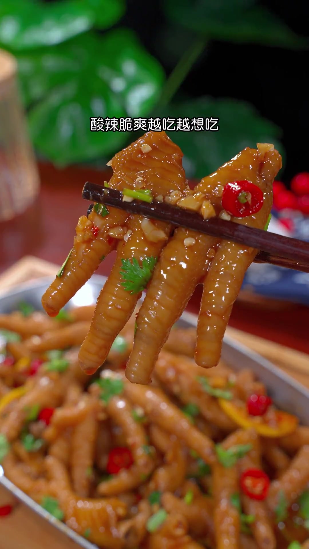 以后想吃柠檬泡鸡爪不要出去买了,教你在家做,酸辣脆爽,做法简单又好吃