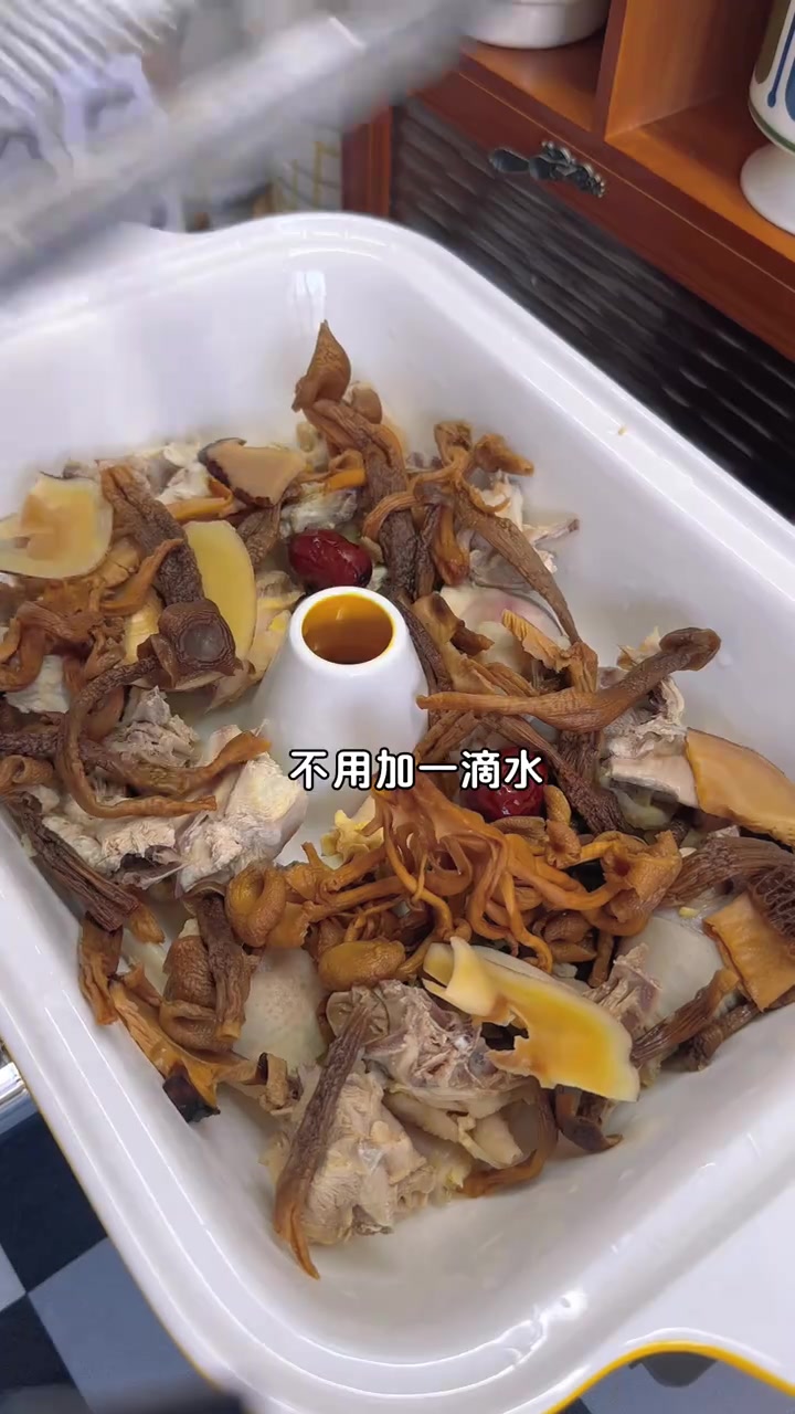 轻松搞定一家三口晚餐羊肚菌鸡汤南瓜蒸排骨羊肚菌虾滑蒸蛋娃娃菜蒸鱼片莴笋丝