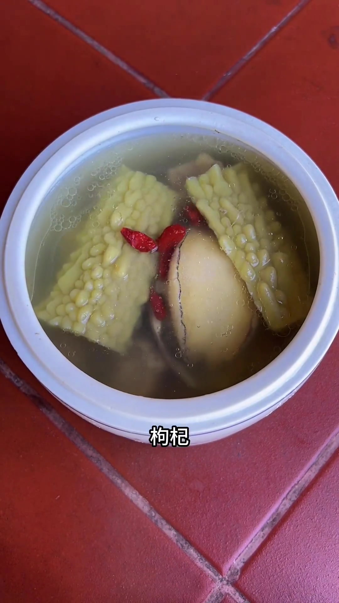 闽南苦瓜炖鲍鱼汤,夏天这样的汤来一碗太特咯