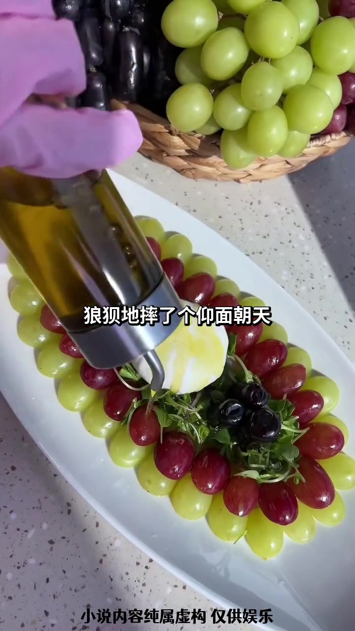 故事:油条避祸?双眼镇狂猪?普通打工仔,却是当红歌星?怪异的世界