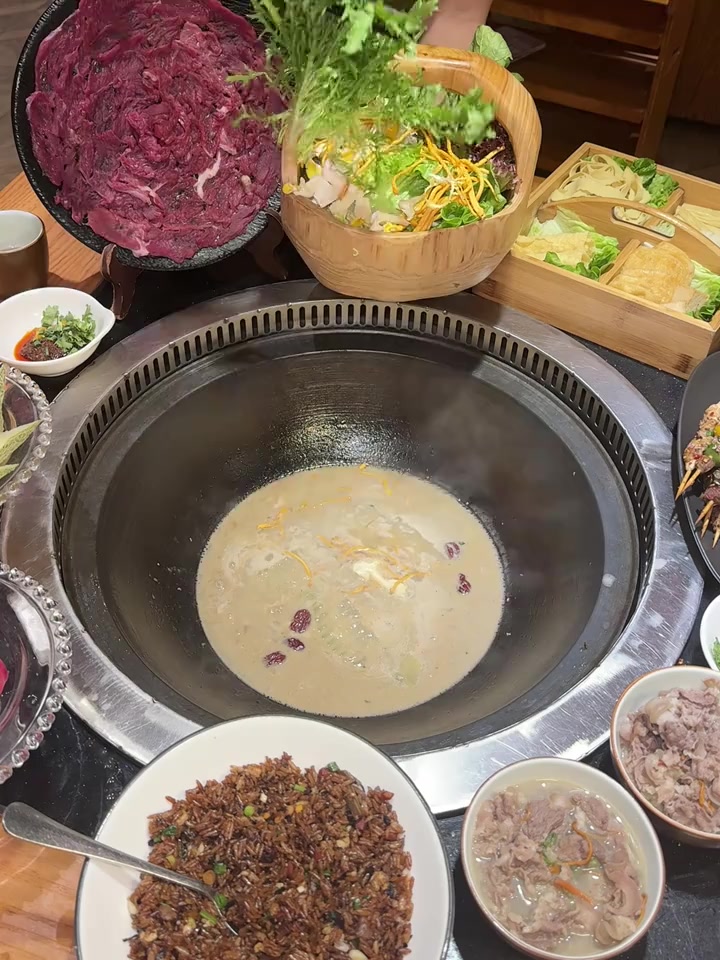 新鲜现熬的驴肉火锅,好喜欢长沙的烟火气美食