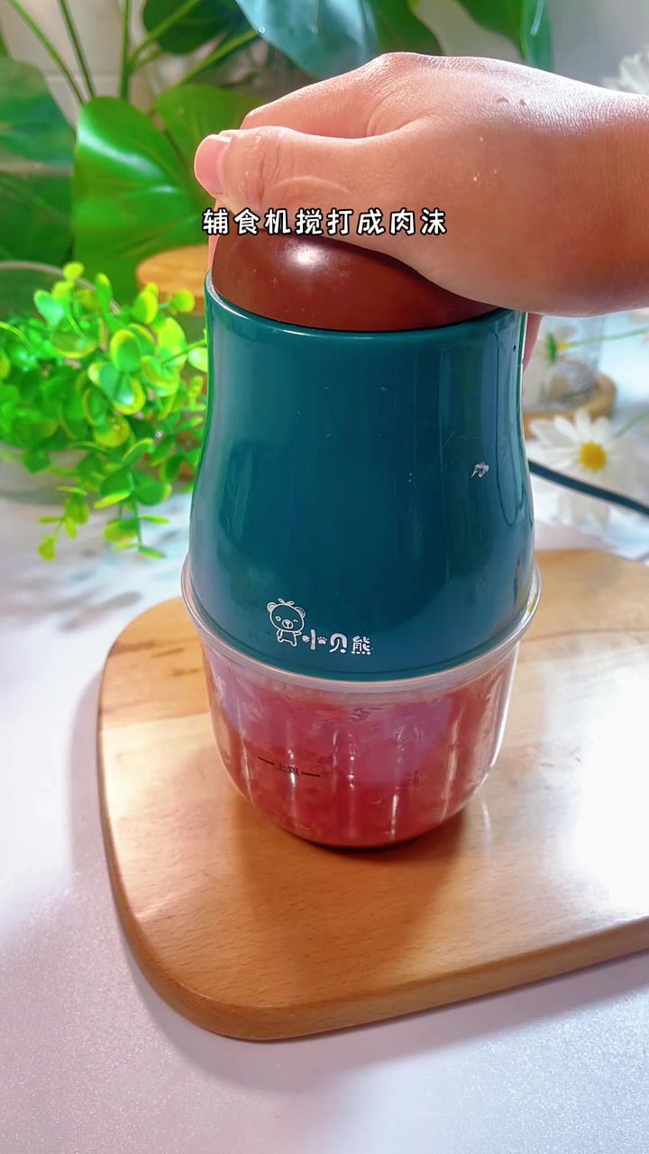 9月+宝宝辅食|牛肉小花馄饨 9个月宝宝就可以解锁小馄饨了,有菜有肉,软嫩鲜香,宝宝一口一