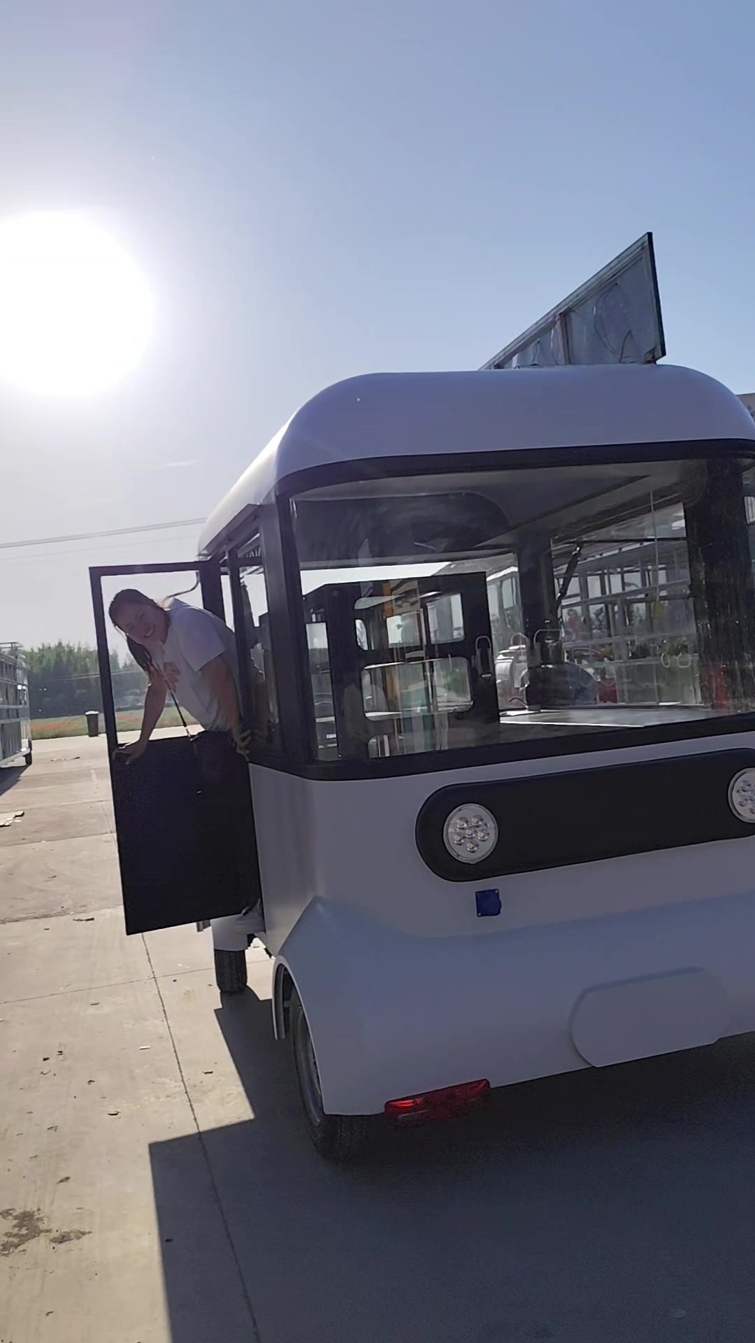 电动四轮小贝拉网红美食车 舒芙蕾餐车 蛋糕甜品小吃车