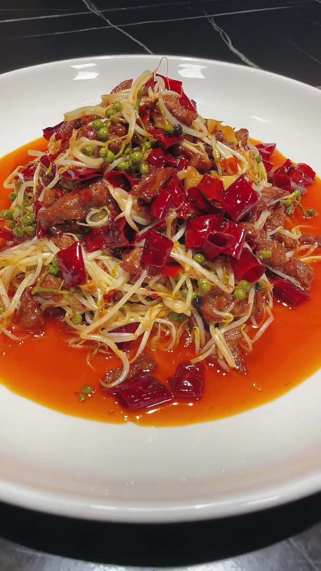 豆芽炒牛肉真是绝配,起码整三碗饭