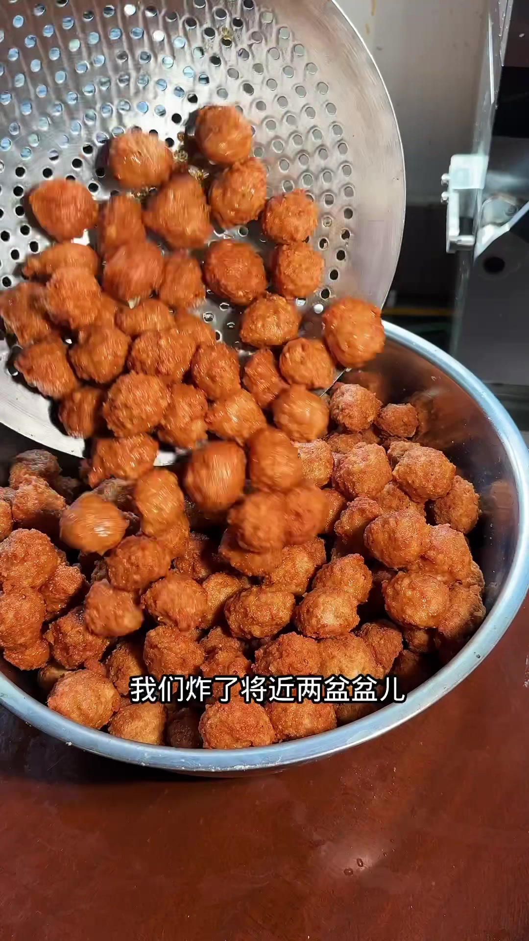 今天给工地师傅们做的红烧肉丸子