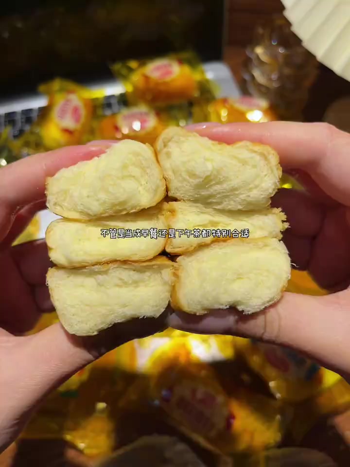 早上来两个香甜松软的达利园软面包真的好满足啊!