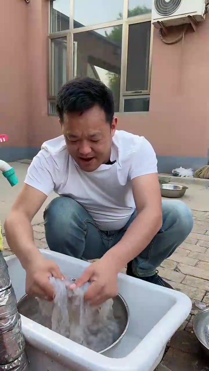 弹虾没安排,给俺爹安排上螃蟹,嘟噜子了