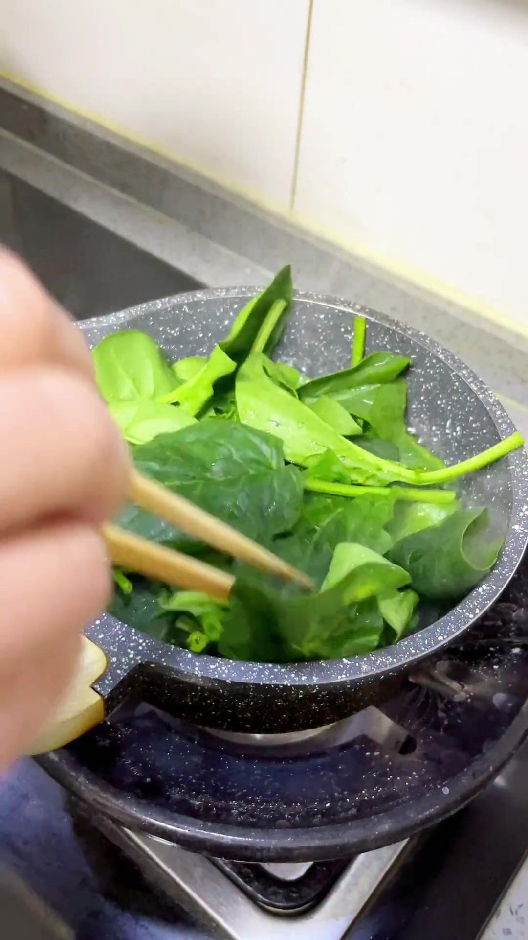 今日轻松做出三菜一汤,粉蒸肉与石橄榄煲排骨,幸福!