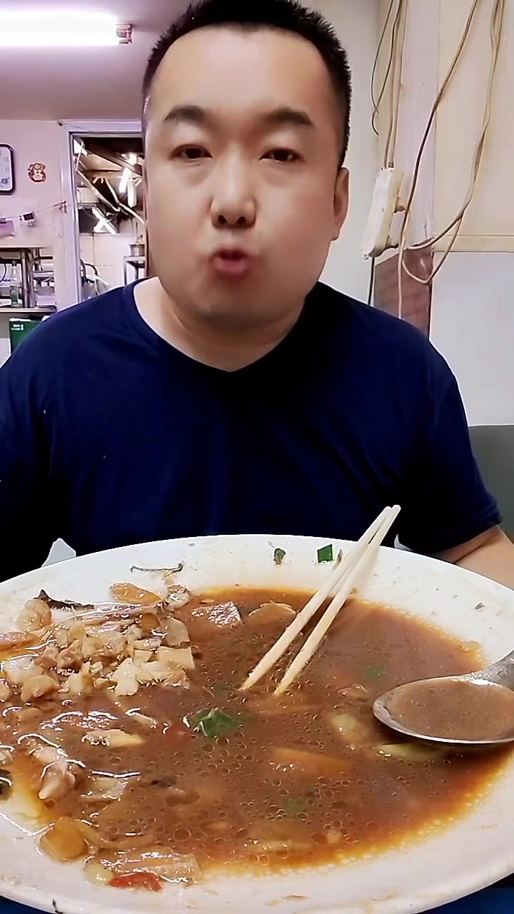 大连一斤黑鱼配粉条,香!配饭浇汤超绝