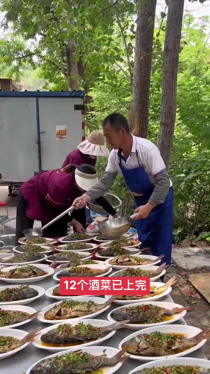 令人垂涎的宴席上的美食!