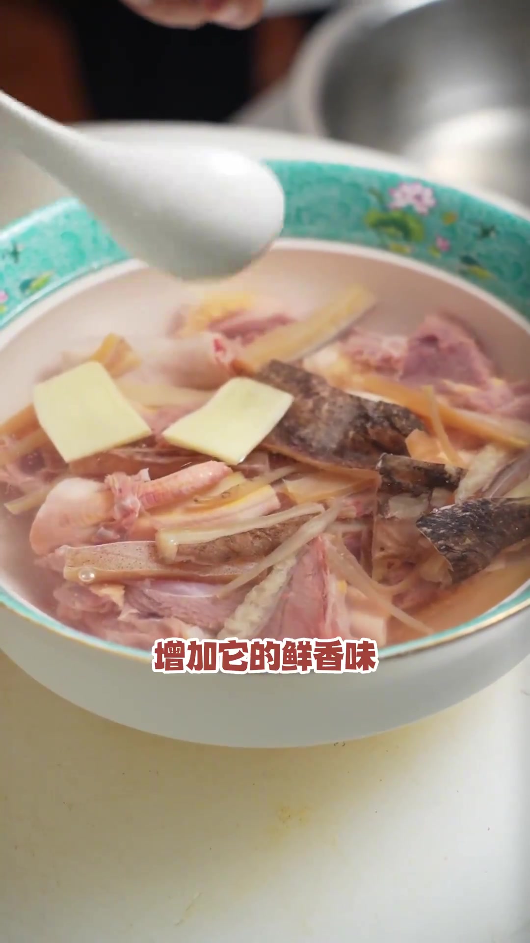 汤底浸润海洋鲜香,肉质嫩滑入味,目鱼番鸭汤等你来尝!