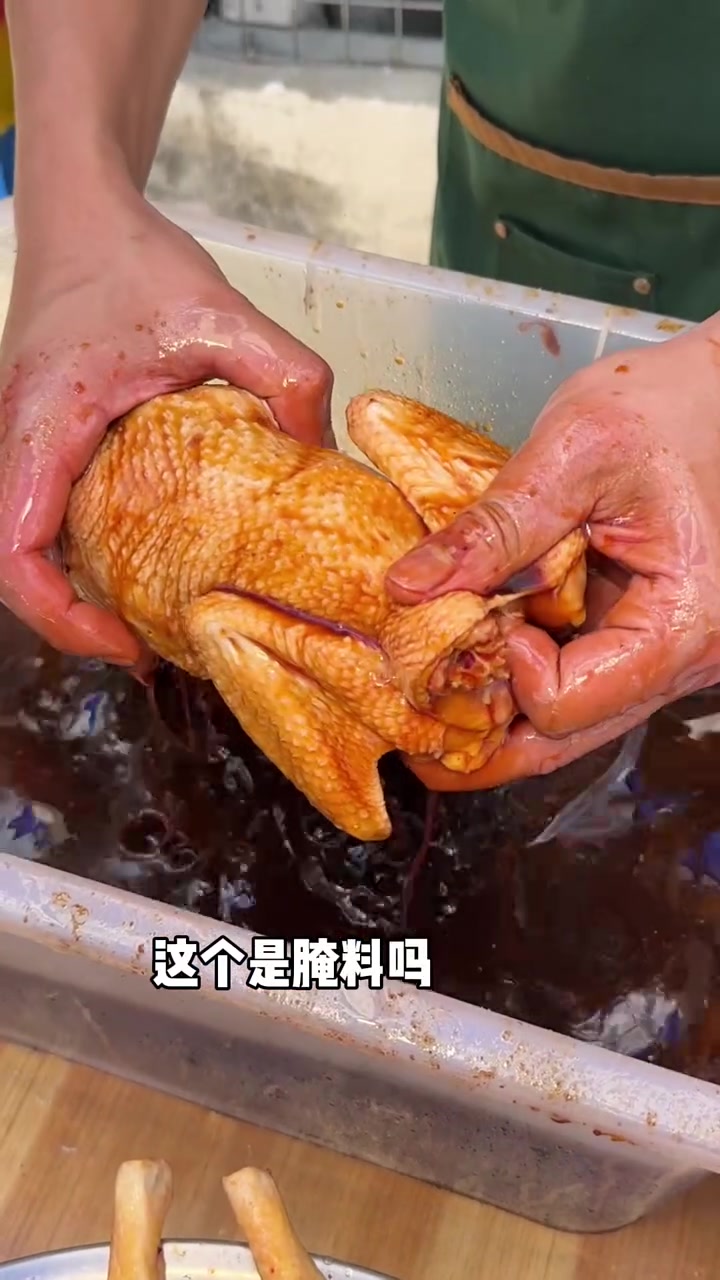 广东街头的草莓窑鸡,想吃的举手!