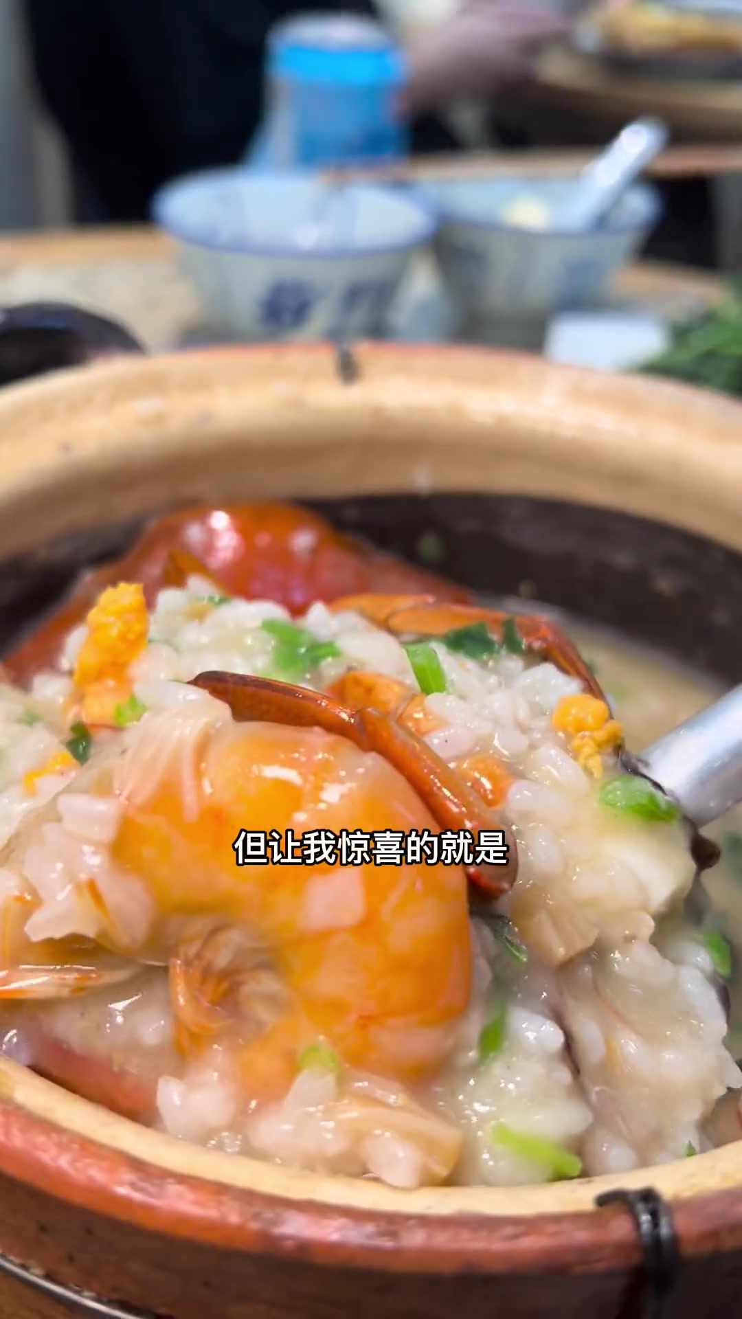 没有菜单,有啥吃啥,只吃时下ZFei美的海鲜!把路边摊和经典潮汕菜都齐集在一家店里!上海滩