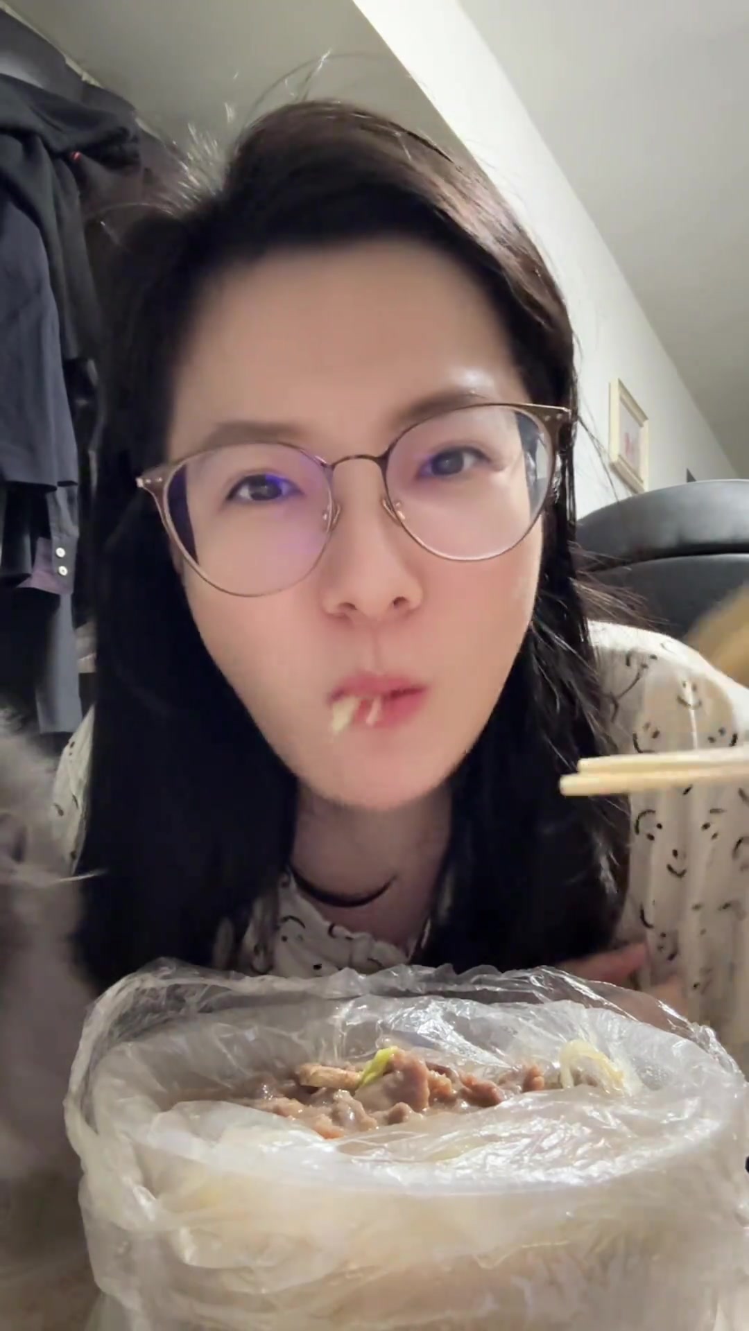 今天外卖水煮牛肉清汤寡水,土豆丝只酸不辣