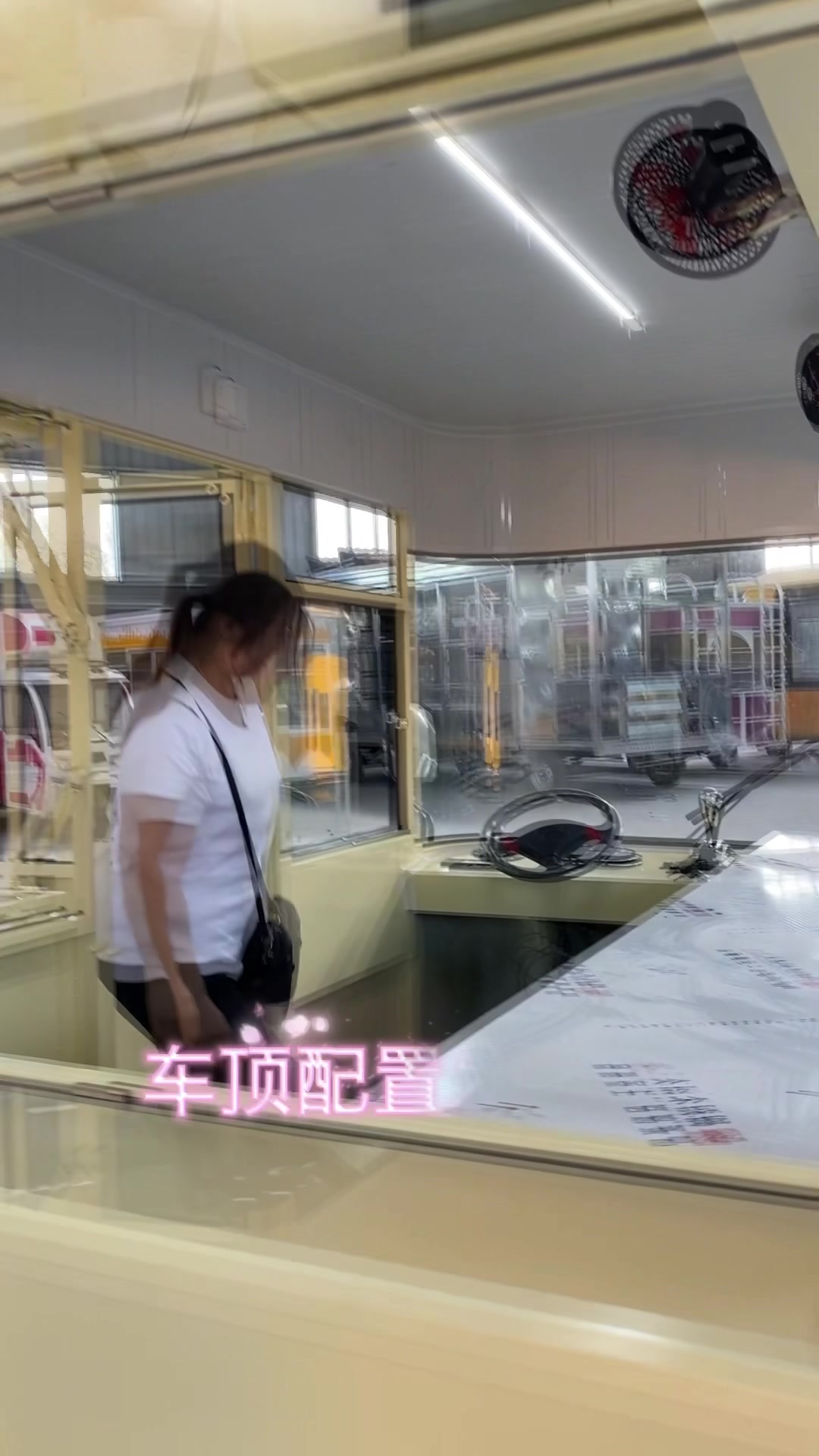 电动四轮舒芙蕾餐车甜品蛋糕车