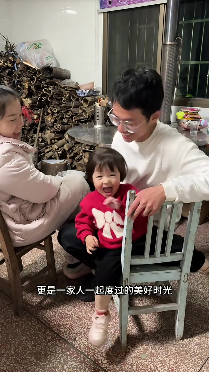 儿时长辈们用仪式感和爱将年味传递给我们,如今我们长大了,也开始学习传承这份珍贵的文化