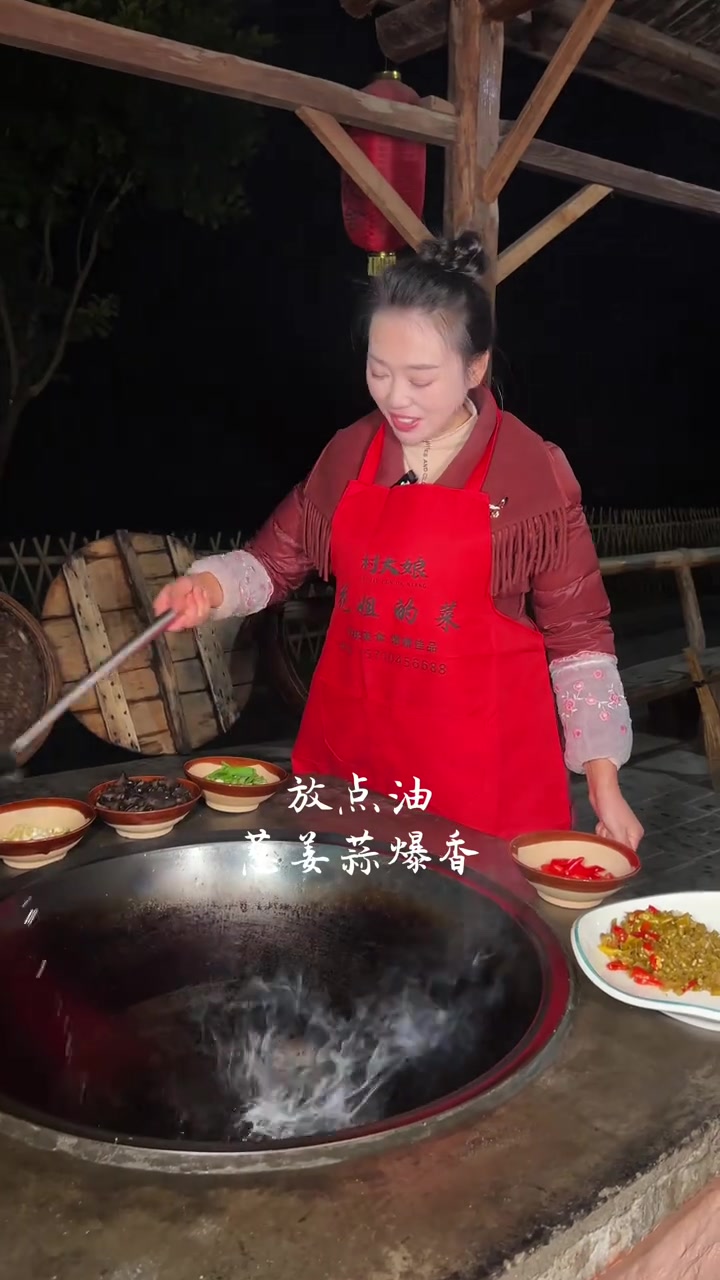 腊鱼27“宰公鸡,赶大集”今儿你宰公鸡了吗,宰的公鸡你们都咋吃的,今儿给小伙伴们安排一个酸