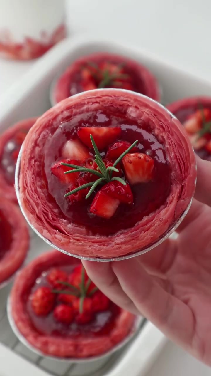 草莓流心蛋挞,好吃