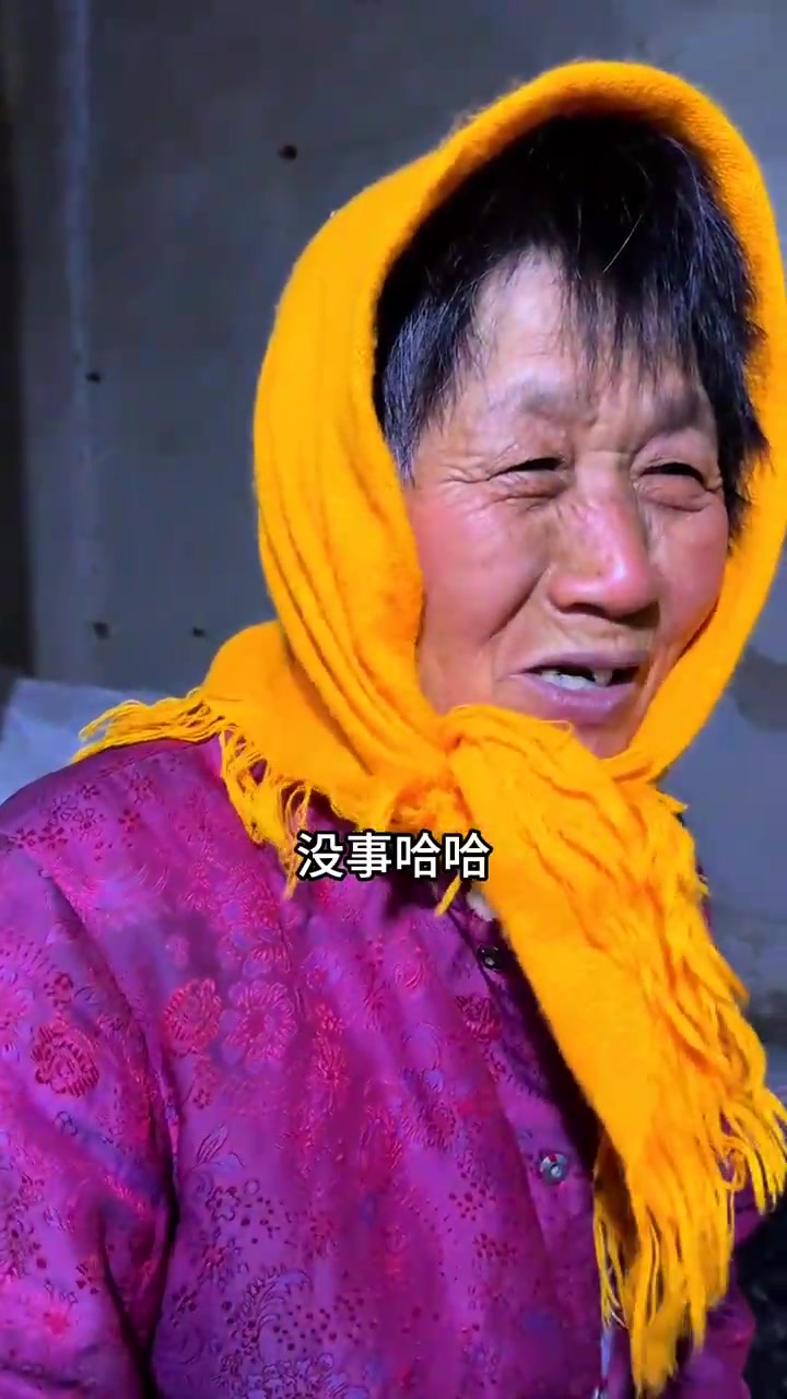 过年了和妈妈蒸面花