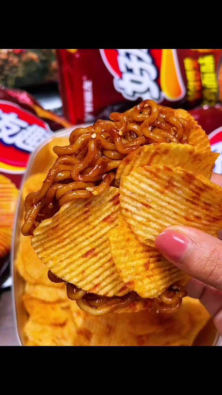 妈呀!好吃哭了!好丽友新出的火鸡面味的薯片!香香辣辣太绝了!