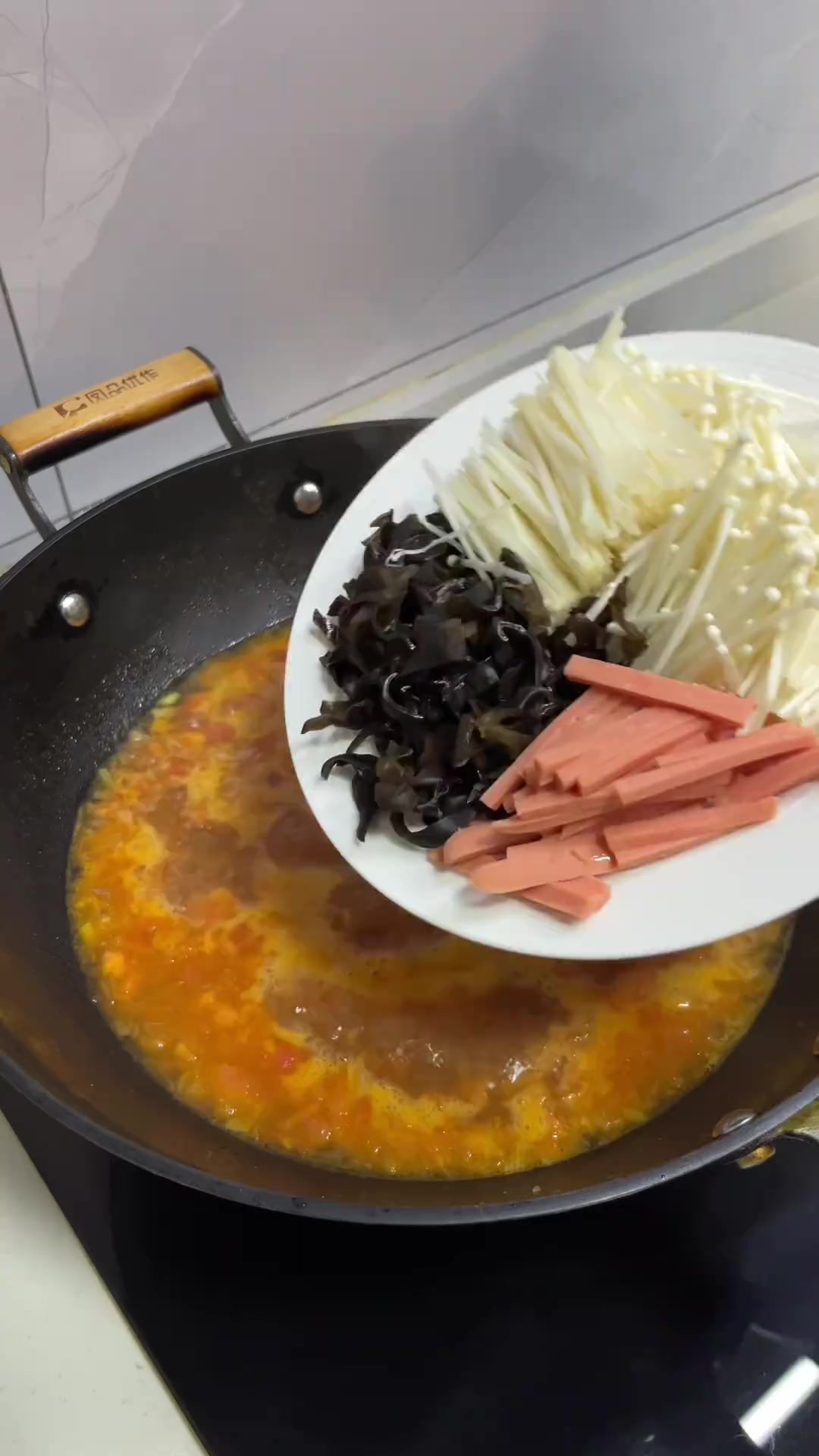 谁懂这一碗酸辣汤有多开胃!十分钟搞定,酸酸辣辣的,没胃口一定要来一碗!