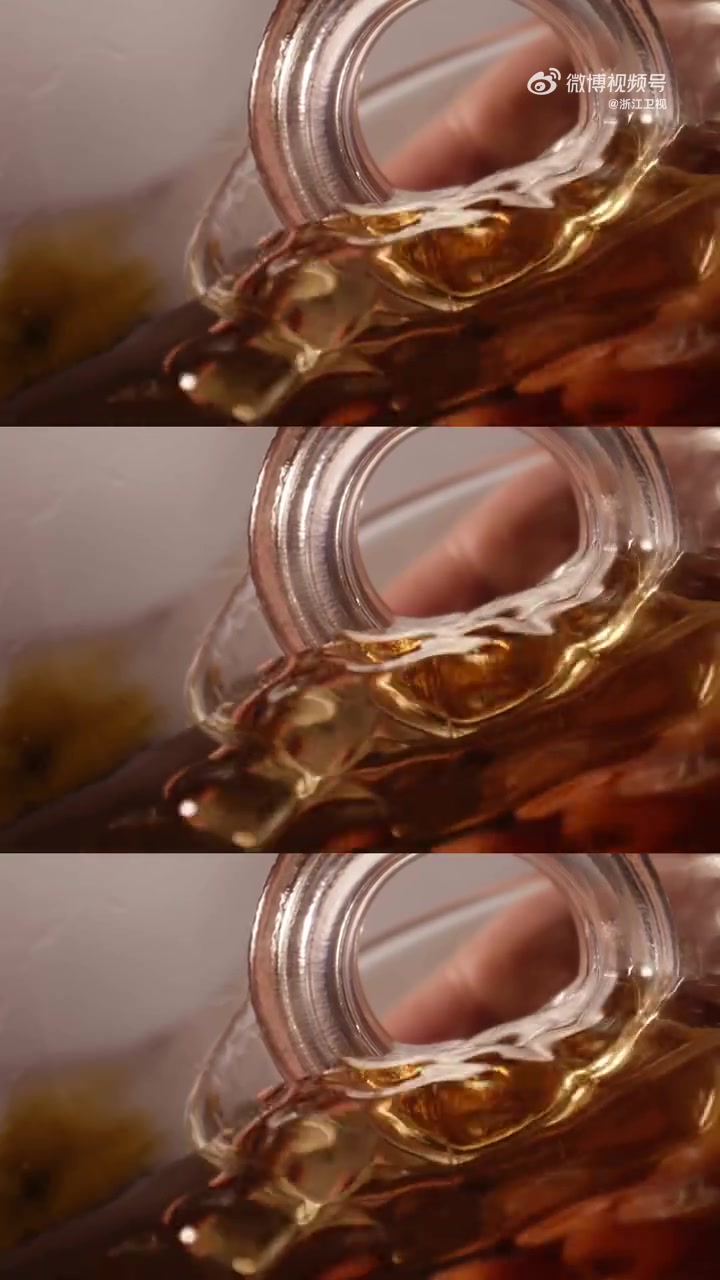 春日限时微醺计划需要一点限时酒单,这几款黄酒特调送春日入喉～「满船清梦」是误入荷花池的畅爽