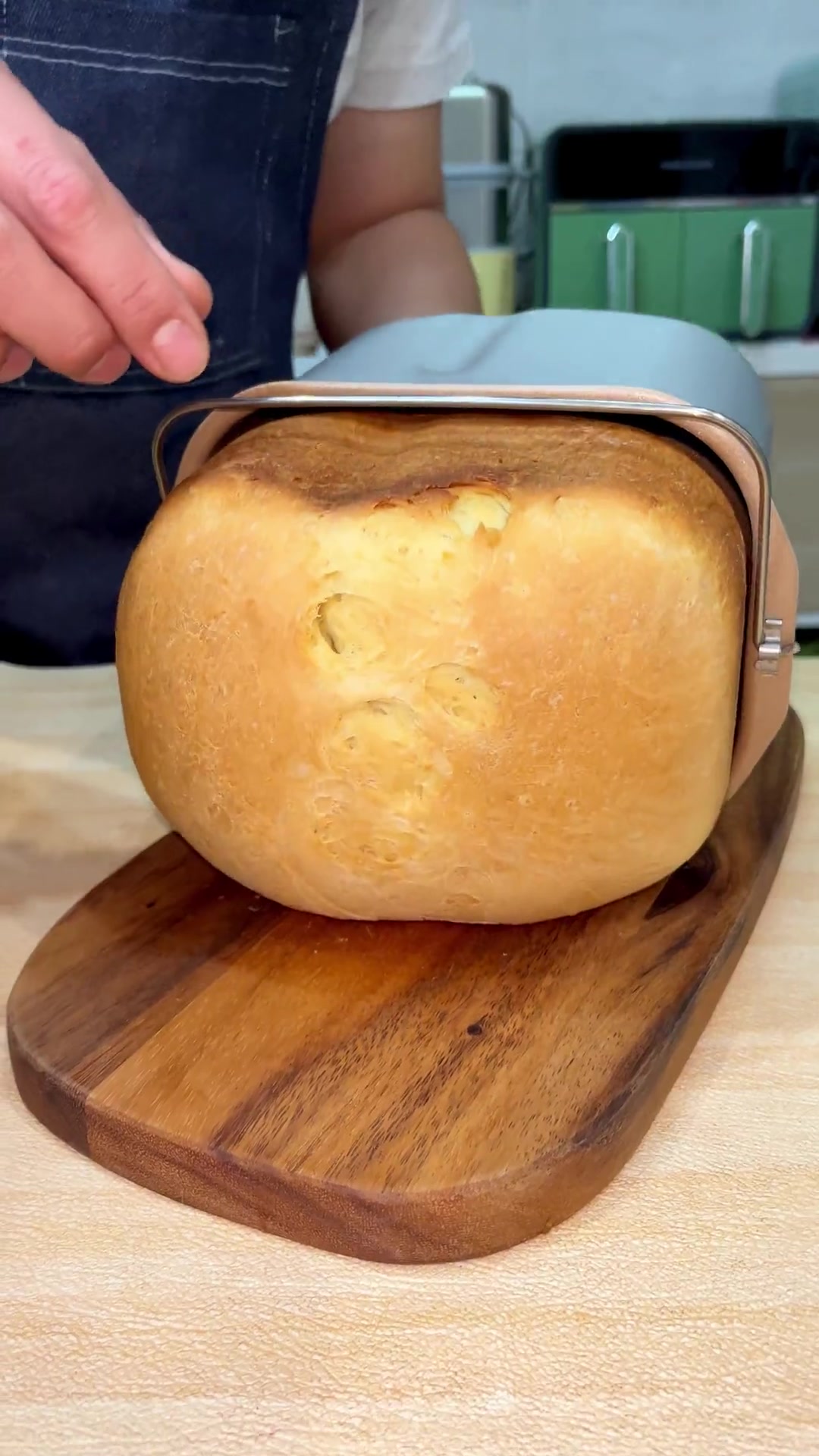 自制面包,牛肉饼,放一起就是三明治,哈哈