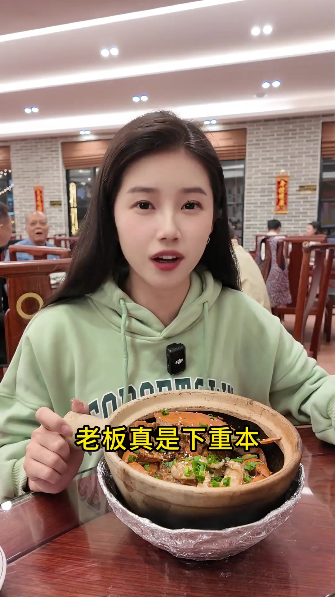 顺德美食实在太多了,特别是煲仔饭不能错过,这家店的煲仔饭真的让我吓一跳了