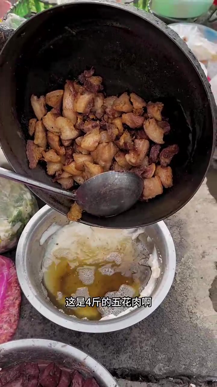 路边摊大爷做个拿手菜,一看就好吃