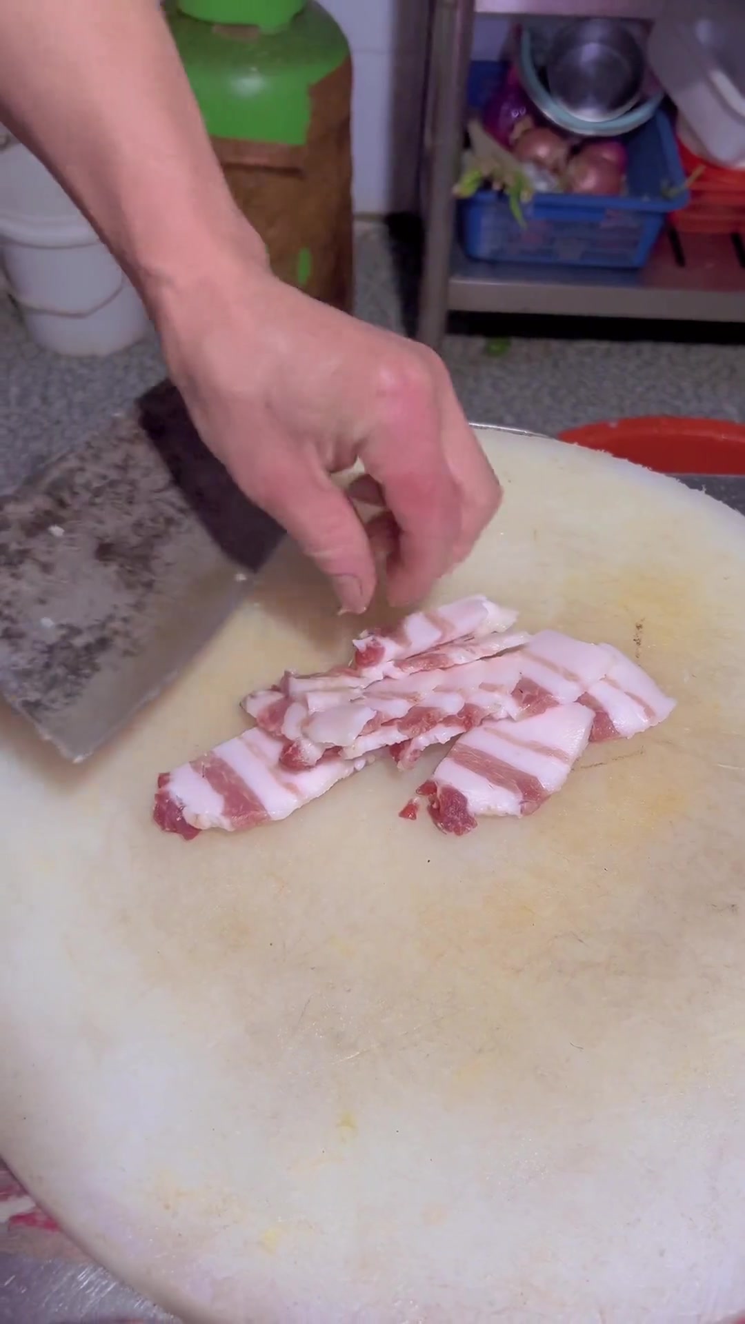 湖北洪湖特色美食炕蒸藕,软糯香甜百吃不厌