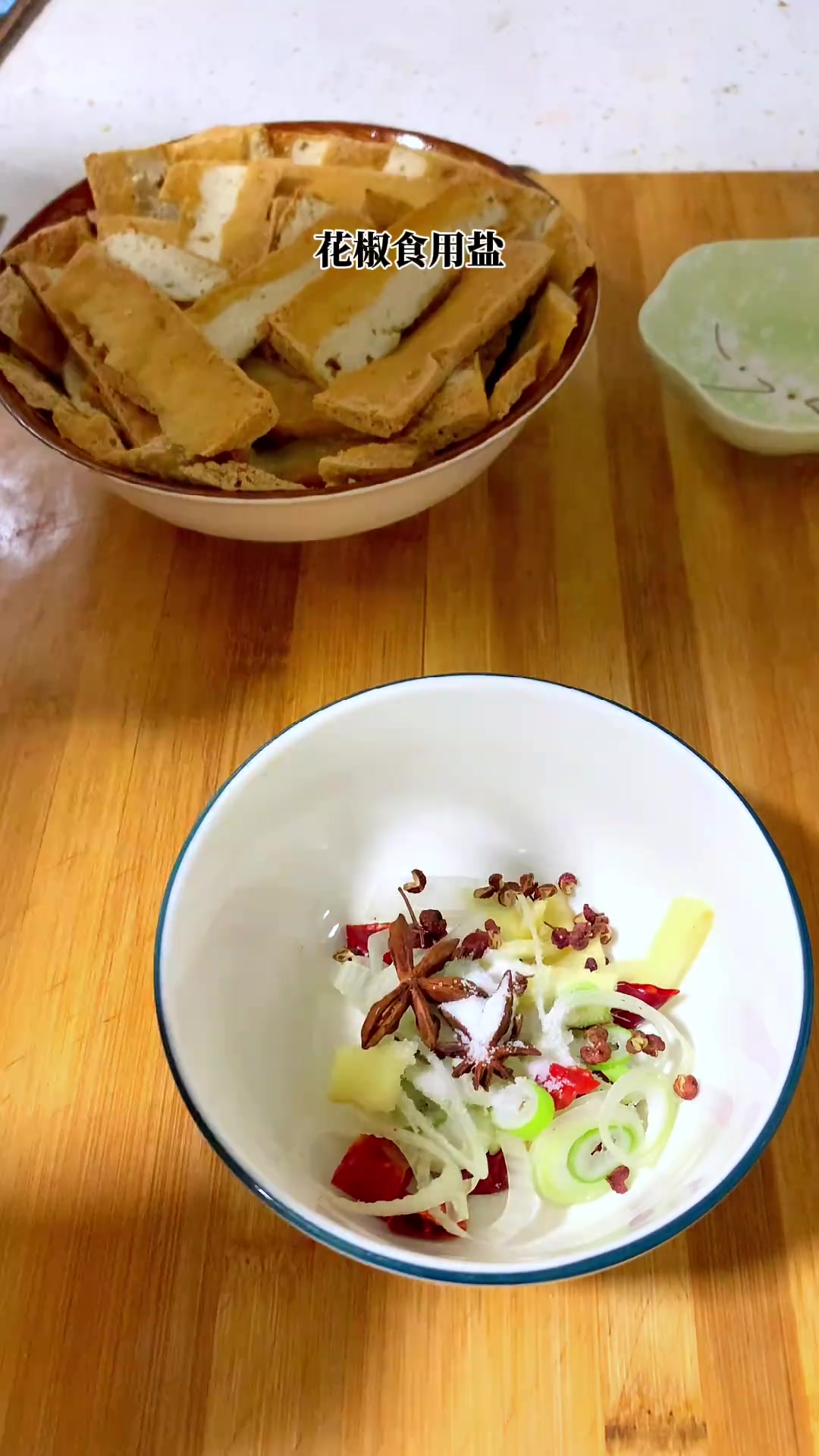 八大碗之豆腐蒸碗,豆腐吸满汤汁超入味