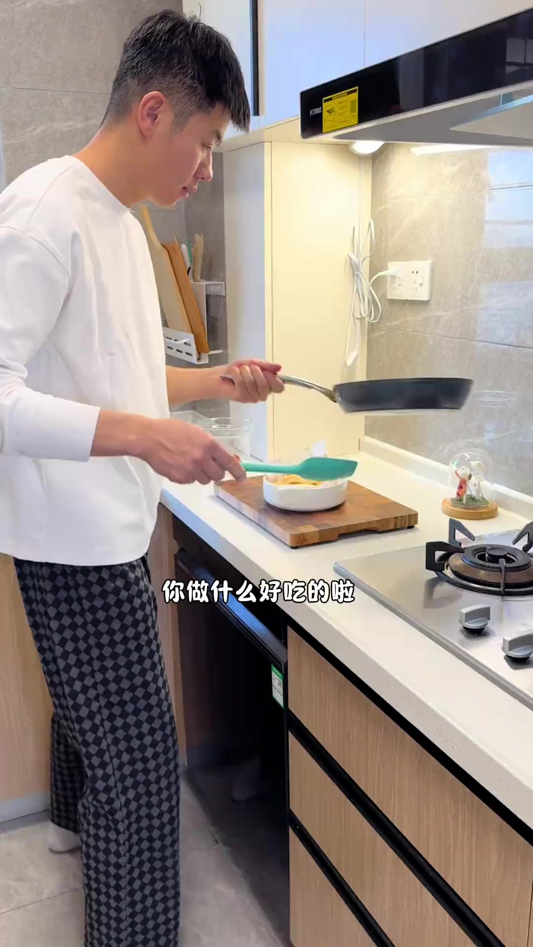 发面草莓甜甜圈，松松软软不揉面，适合宝宝吃