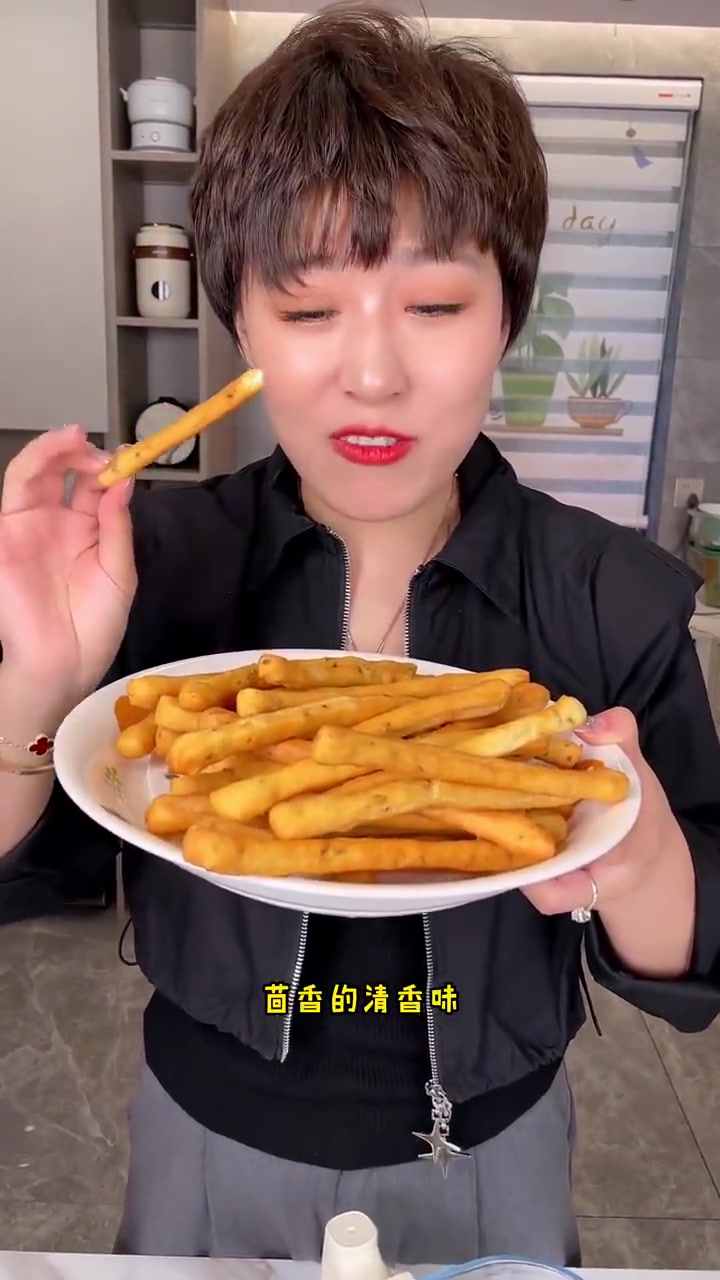 再也不用去火锅店点茴香小油条啦,在家做简单又好吃
