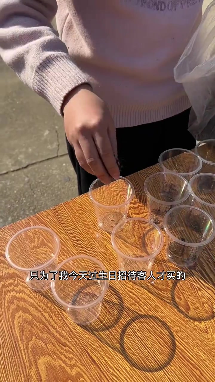 今天是我本命年36岁的生日,老公凌晨4点多就起床为我做生日大餐,娘家人婆家人一起为我庆祝生