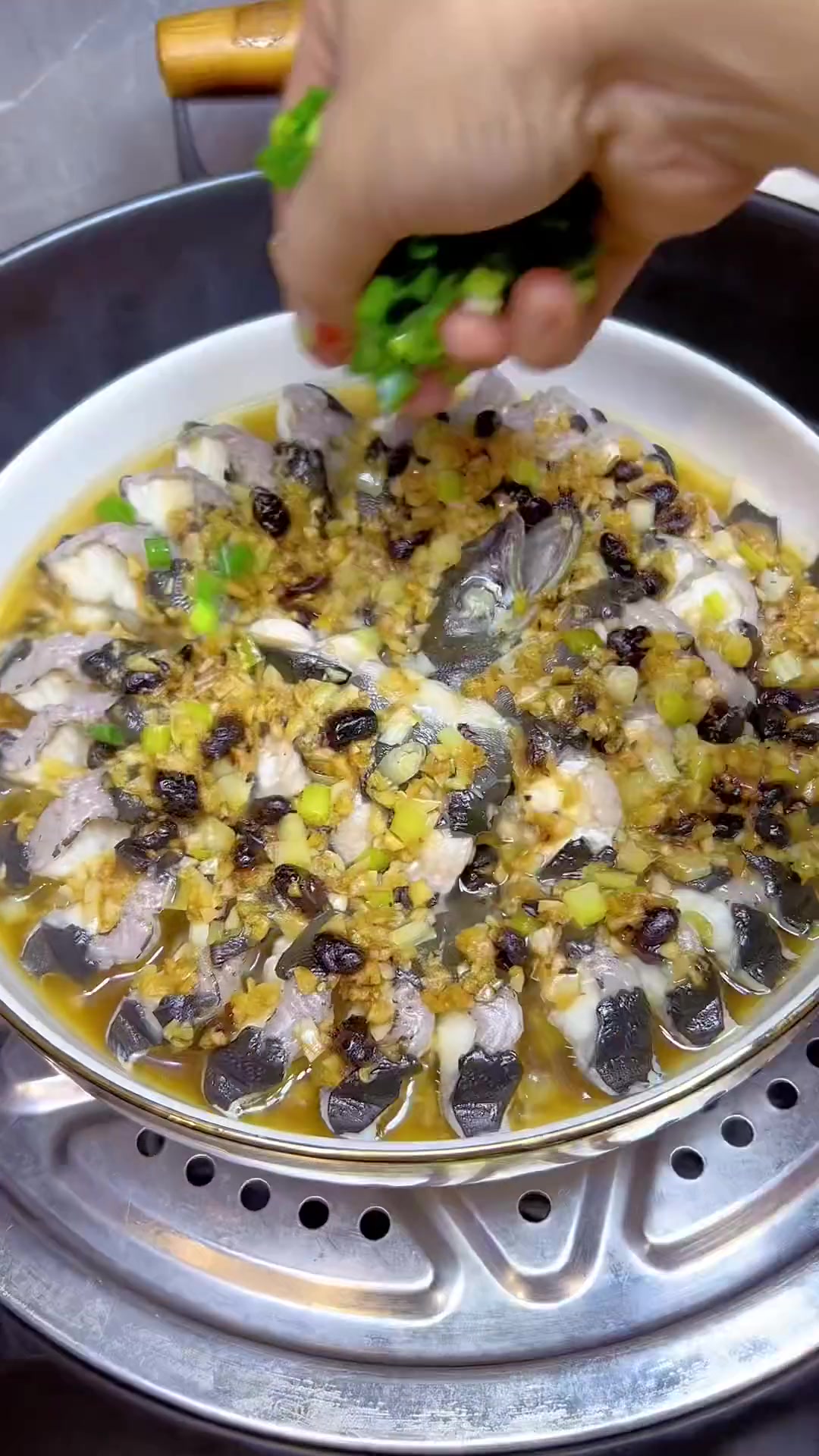 好久没有吃鳗鱼了,今天用豆豉蒸鳗鱼,咸香嫩滑又下饭,吃了还想吃