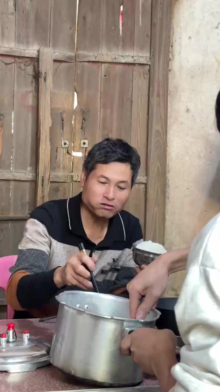 在菜园摘了春菜,中午煮春菜煲给我父亲吃