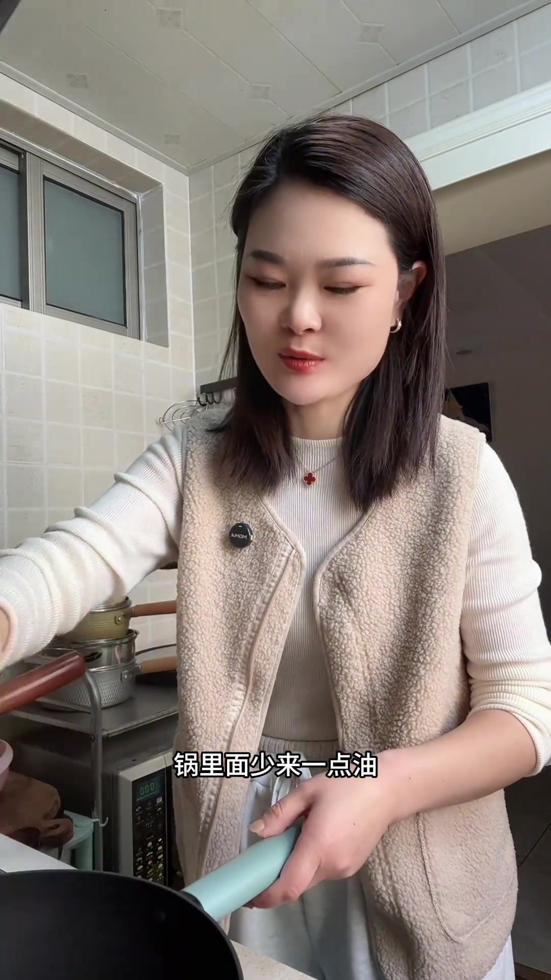 过年的餐桌上也不能全是大鱼大肉,可以做一道什锦小炒,好看又好吃