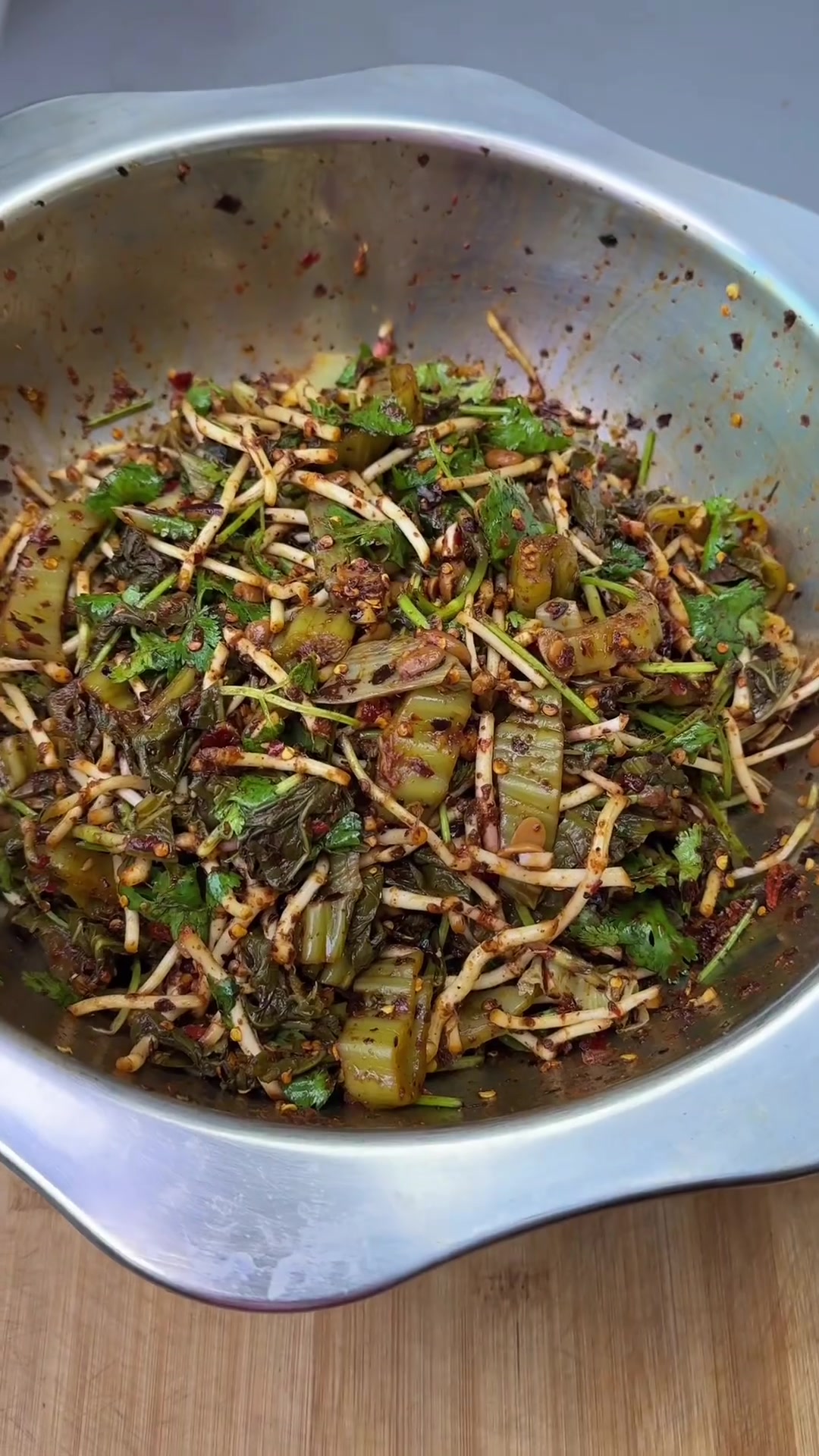 贵州人夏天饭桌少不了酸菜拌折耳根,上桌比大鱼大肉还抢手