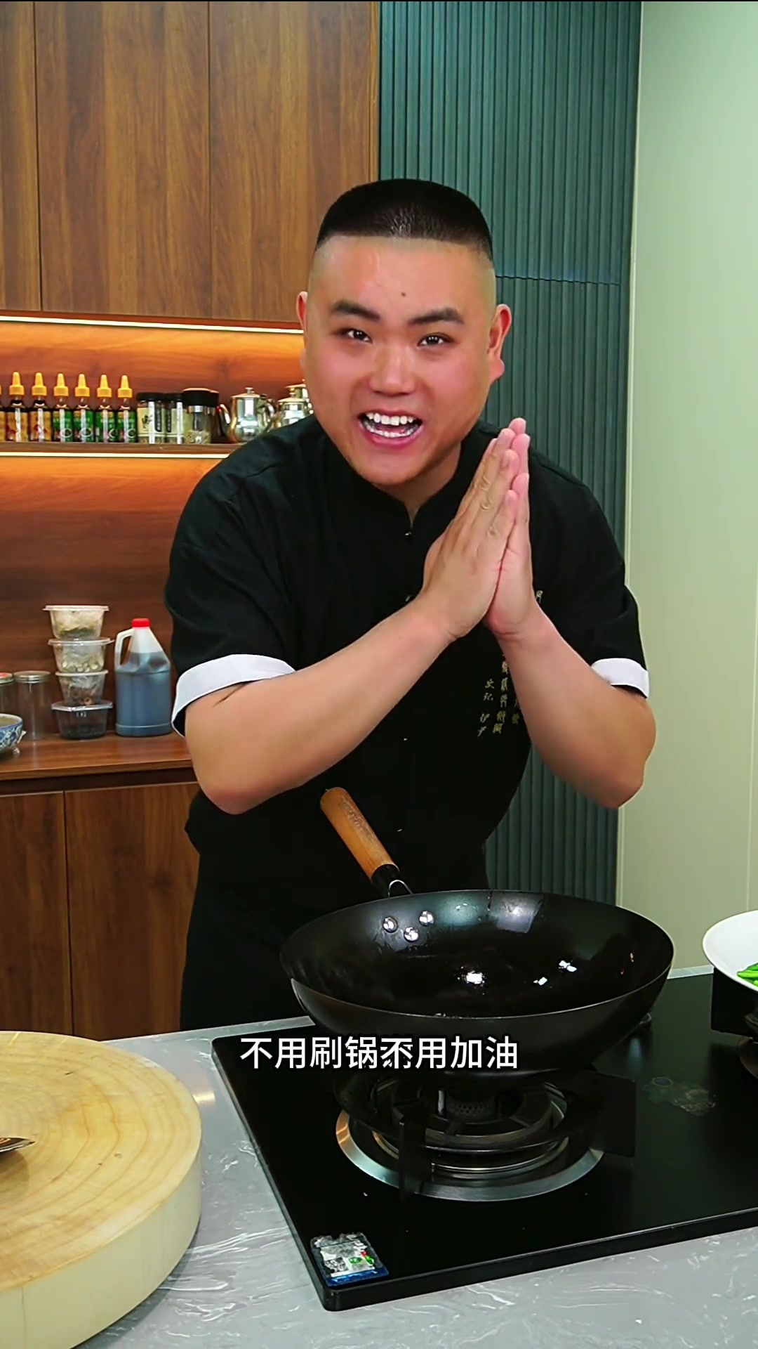 蒜苔炒土豆这样做,蒜苔清脆入味,土豆吸汁好吃