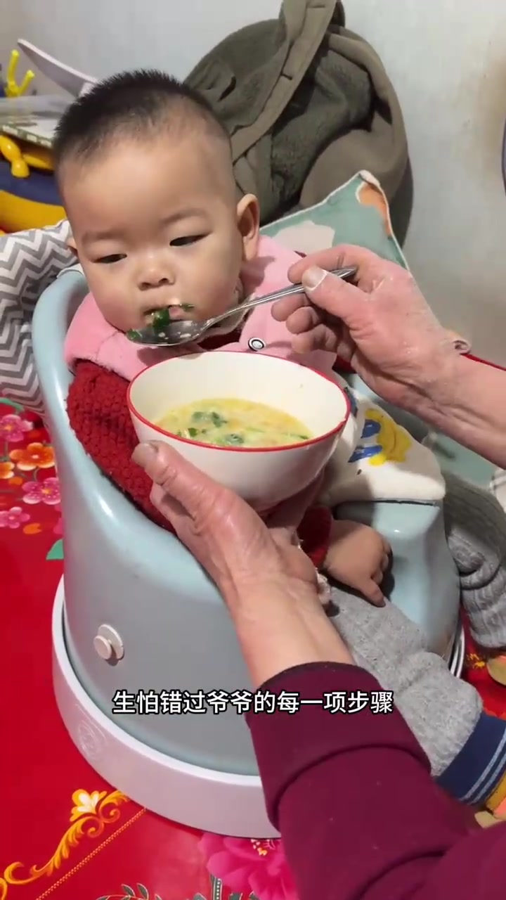 马上过年啦,老爸放羊回来连夜做过年家家户户必吃的扒肉条和炸丸子,那真叫一个香