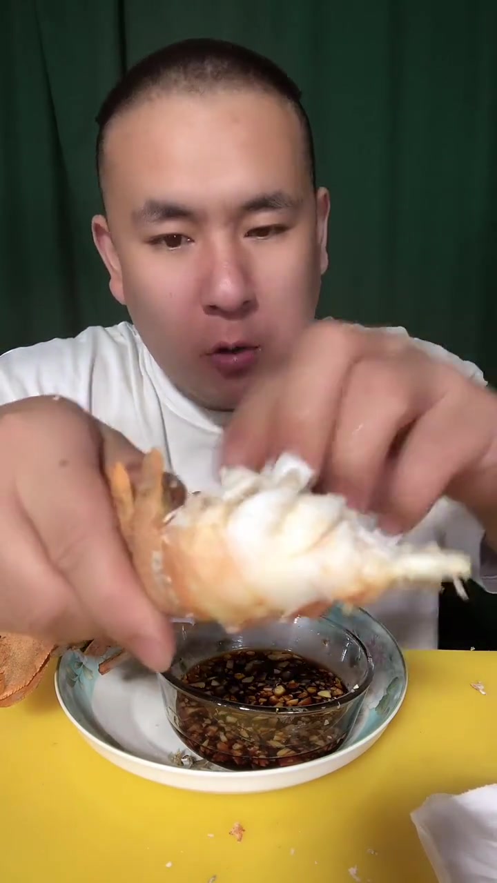 八十块买二斤犀牛虾,比上次肥,这钱花得值!