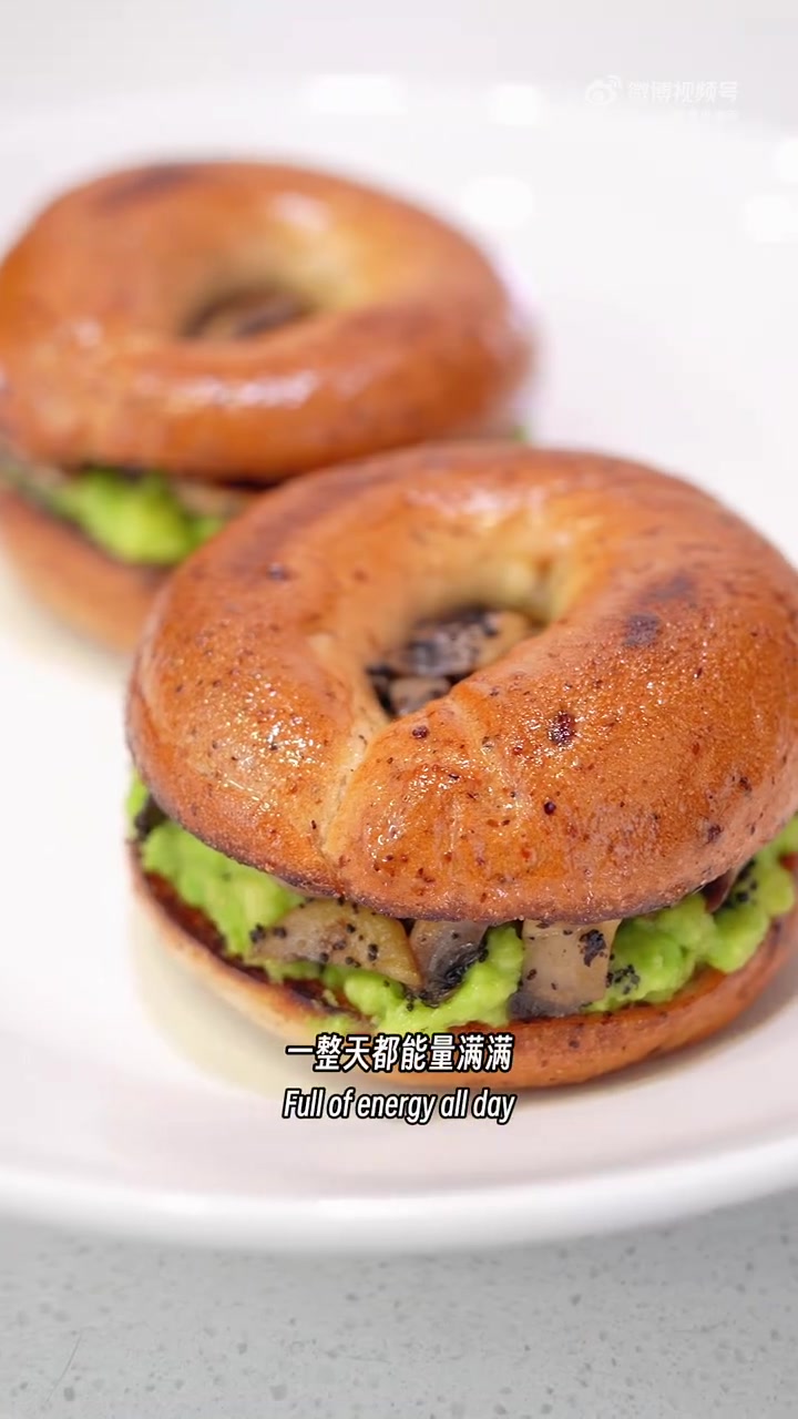 元气早餐「贝果三明治」牛油果黑松露炒蘑菇,能量满满!