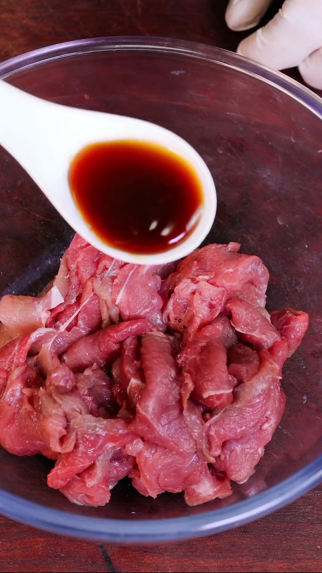 认真看视频在家也能做出店里味道的蚝油牛肉