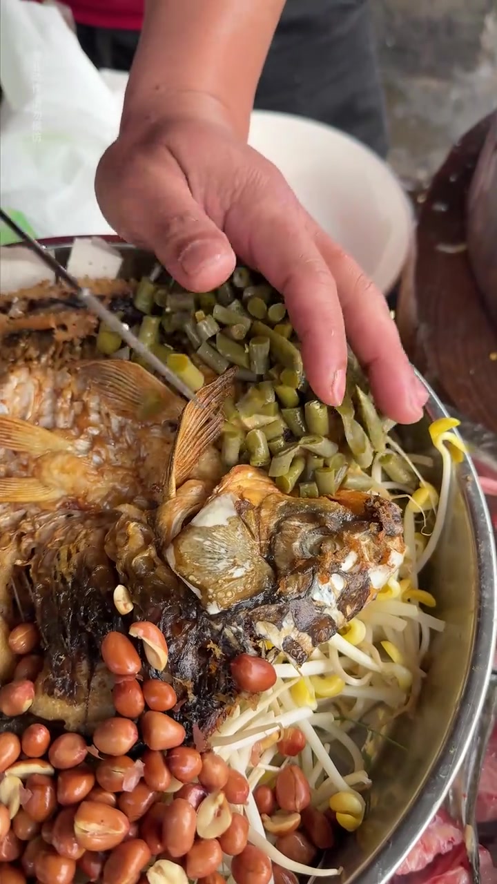 酸笋鱼打边炉烫河蚌,鱼生,广西烤鱼,红烧鱼,你们喜欢这样的吃法吗?